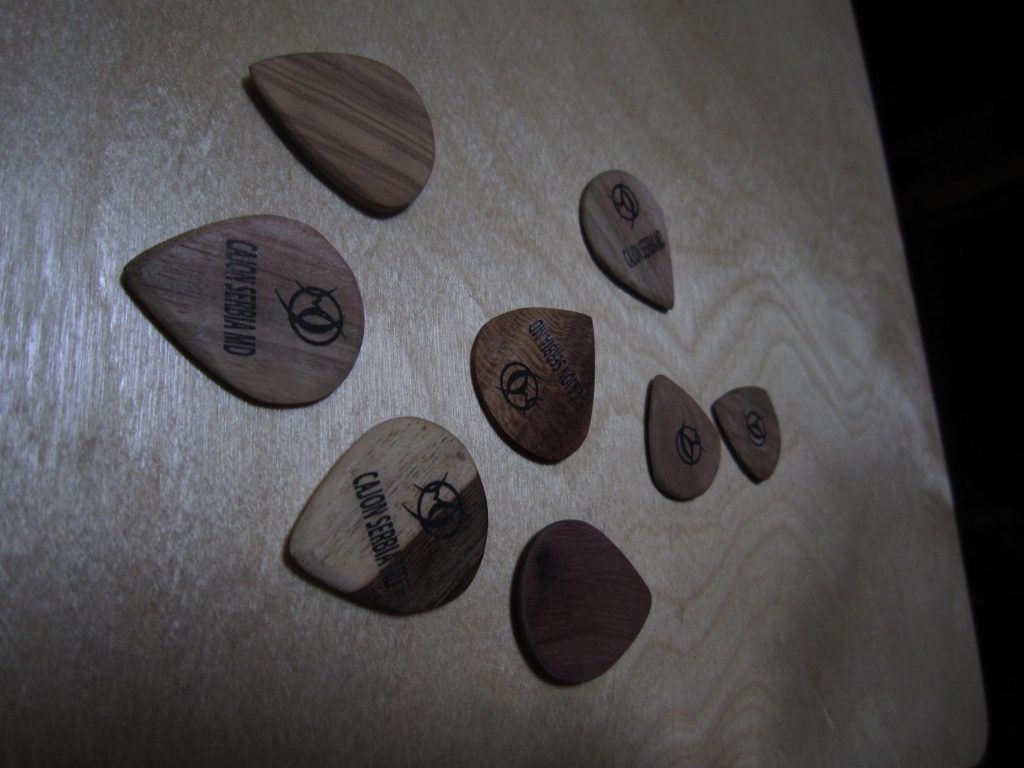 wood guitar pick